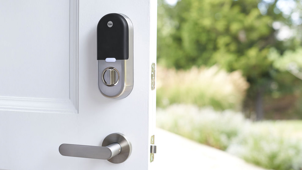 Designed to replace standard deadbolts, the Nest x Yale lock has a housing on the inside of the door that houses the lock motor. A manual thumbturn enables manual locking or unlocking from the inside. Image: Nest and Yale.