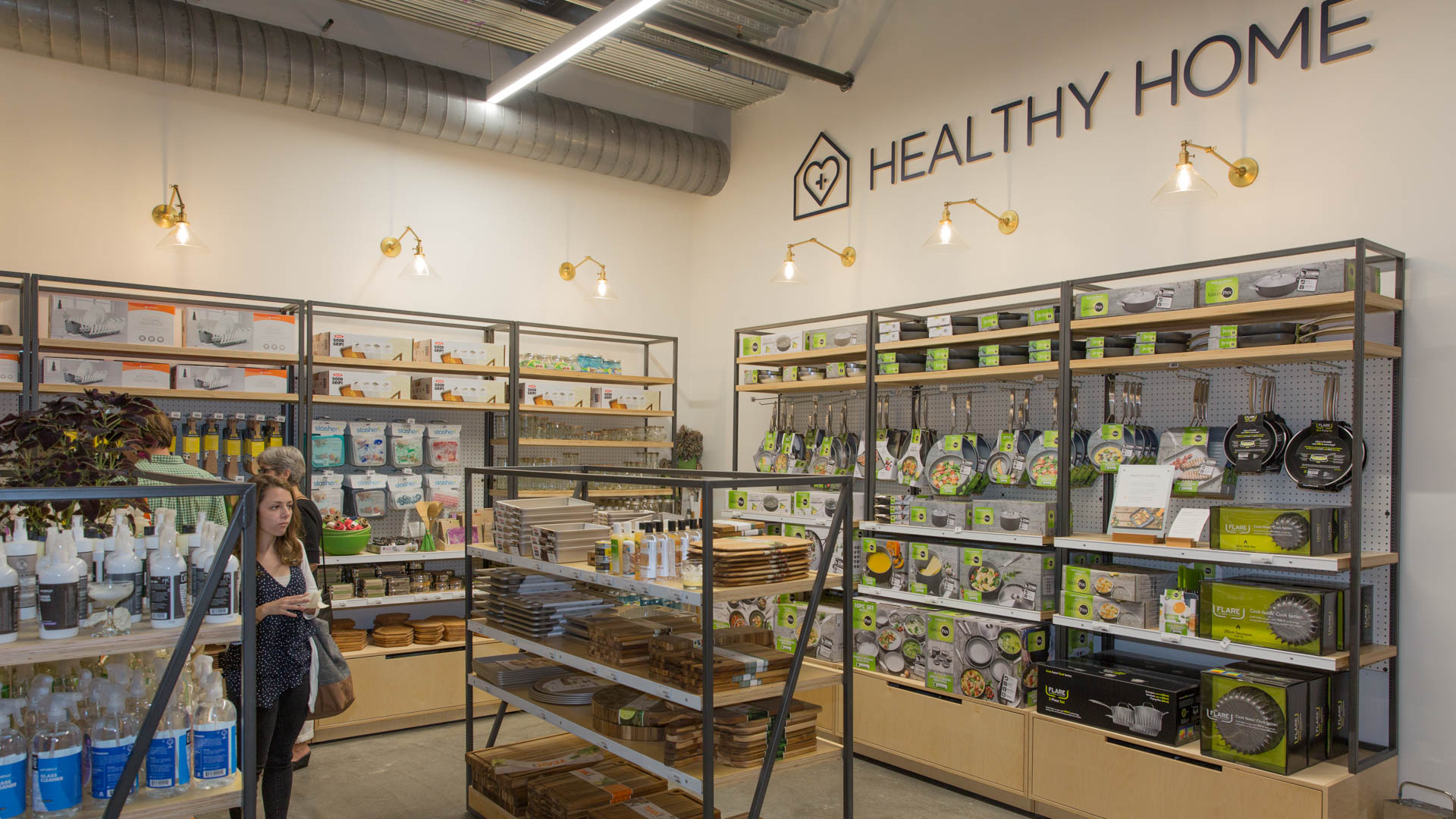 When you shop for new items to place in your kitchen, look for merchants that strive to offer healthy products. Image: Digitized House Media.
