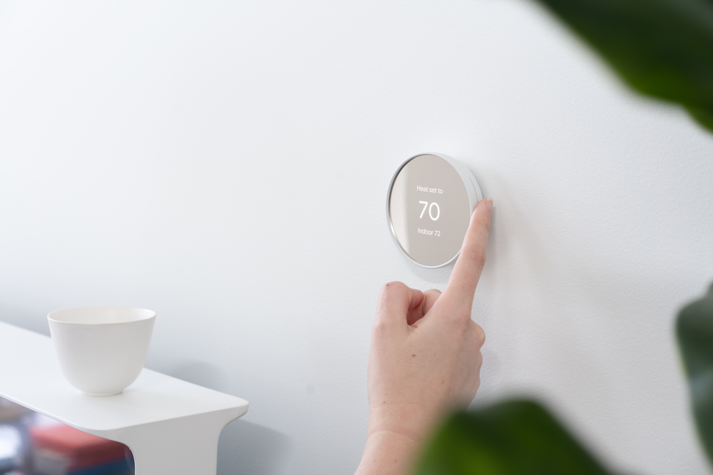 The new Nest Thermostat loses the rotatable ring of previous Nest thermostats, and instead has a touch-sensitive area on the right side of the housing for control. Image: Google.