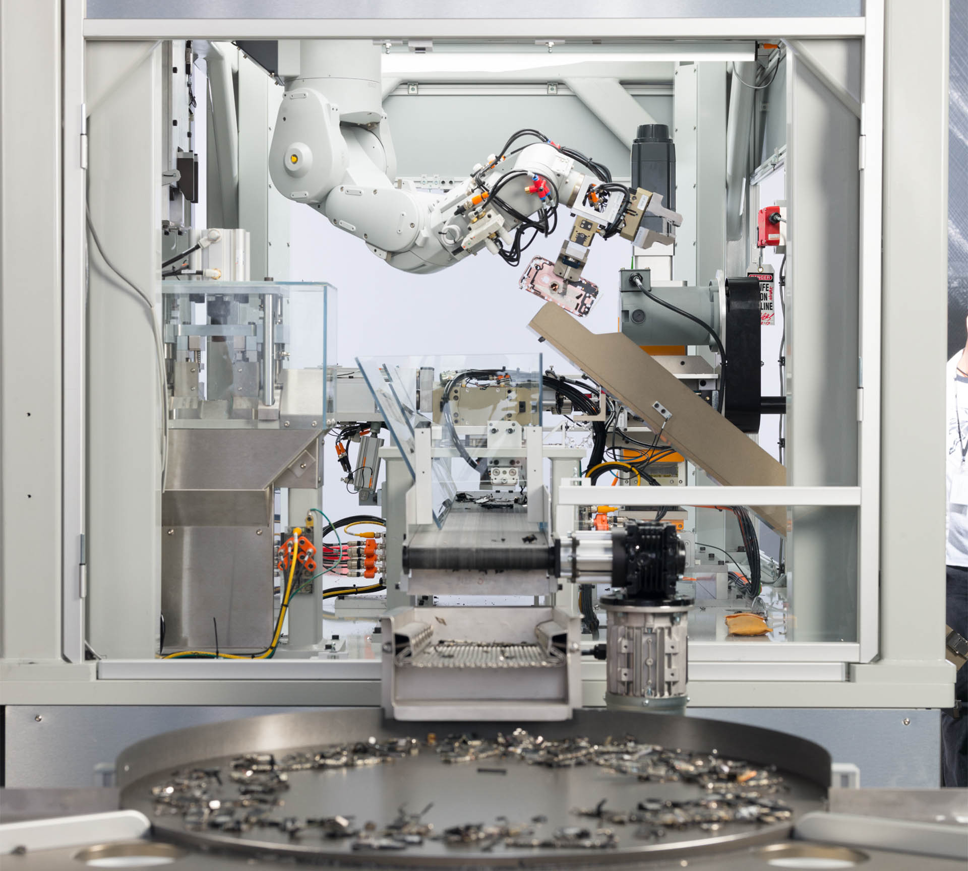 The Daisy recycling robot at Apple. Image: Apple.