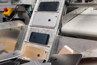 Loading iPhones into the Daisy recycling robot at Apple. Image: Apple.